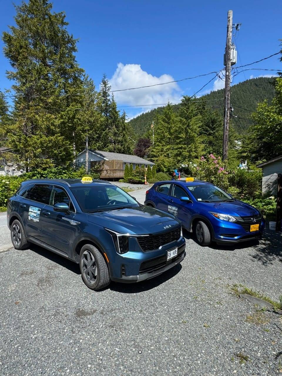Tidal Taxi fleet — Kia Sorento and Honda HR-V with taxi lights, ready for tours